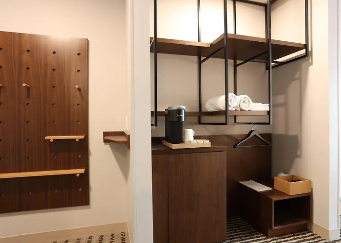 Cedartree Hotel Portland Hillsboro